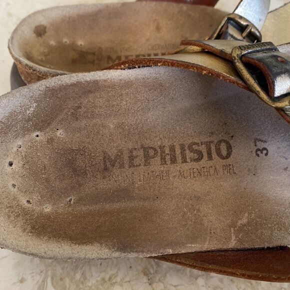Mephisto Helen Gold Leather Thong Sandals - Picture 13 of 14